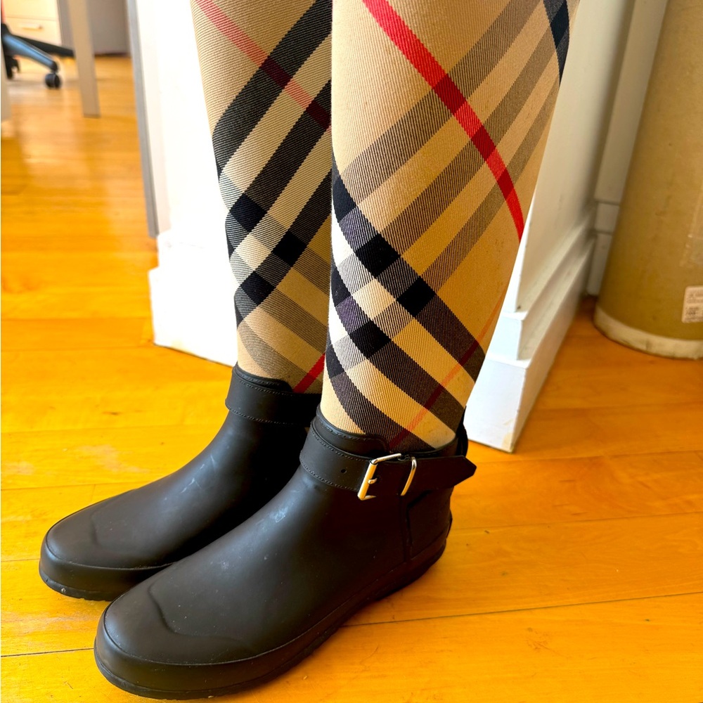 Burberry Rain Boots – Size 36 (US 6)